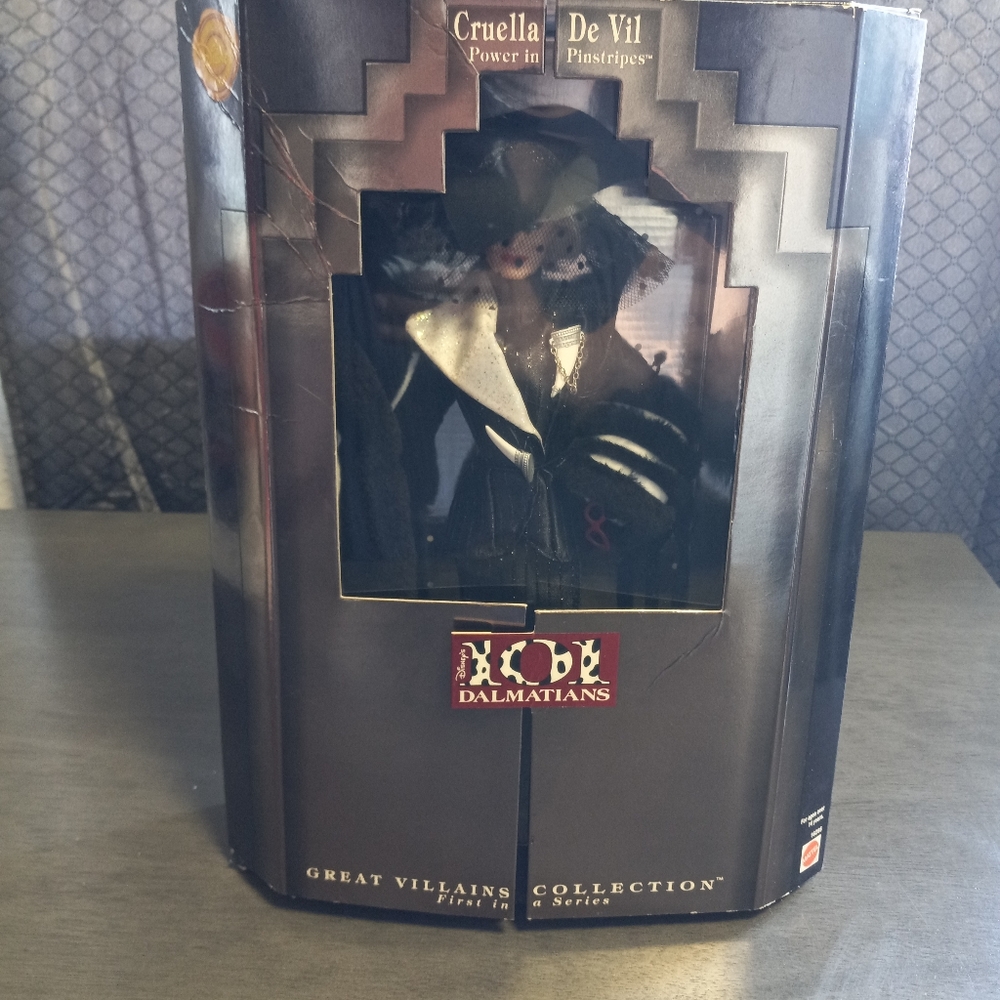 1996 Disney Cruella De Vil Great Villians Collection Power In Pinstripes